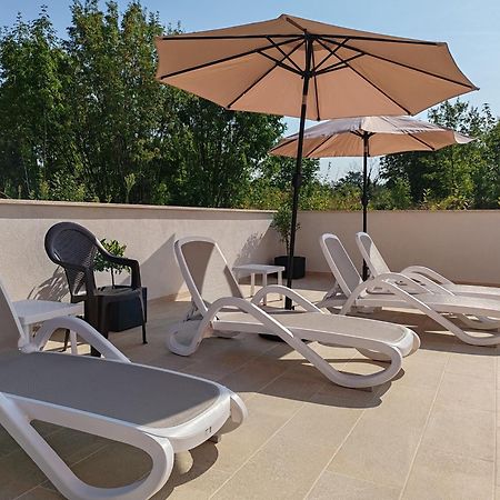 Apartments Oleander Lovrecica-Residence With Pool Exterior foto