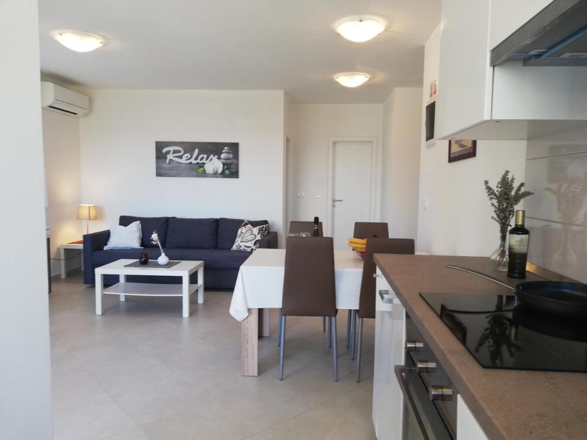 Apartments Oleander Lovrecica-Residence With Pool Exterior foto