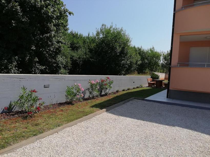 Apartments Oleander Lovrecica-Residence With Pool Exterior foto